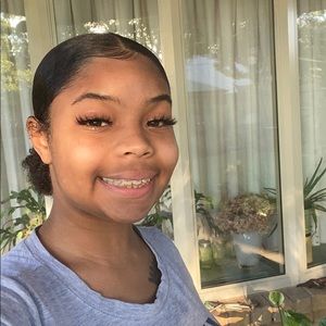 Meet your Posher, Kmya